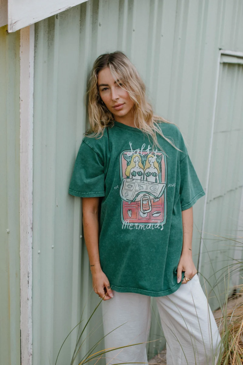 salty mermaids acid wash tee (forest green) eng