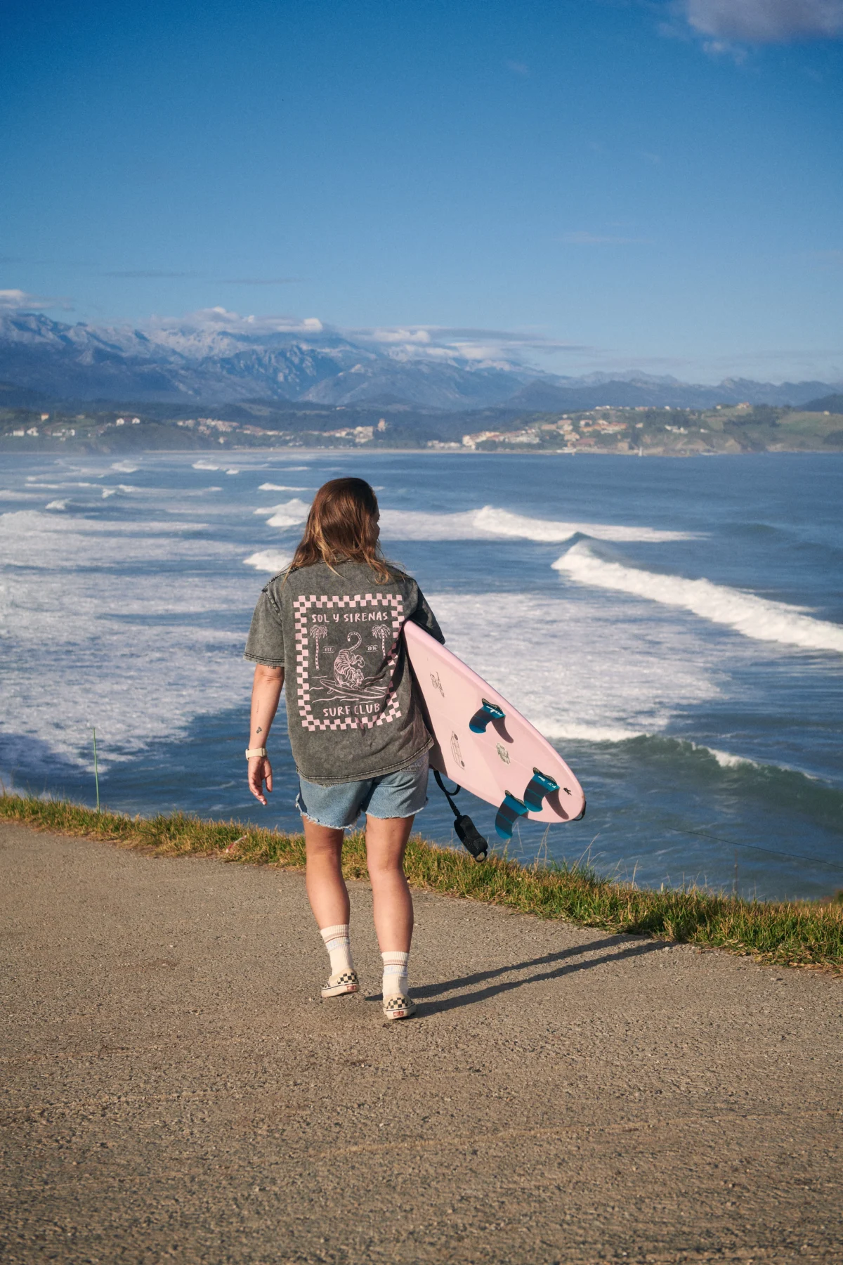sol y sirenas surf club acid wash tee - obrazek 4