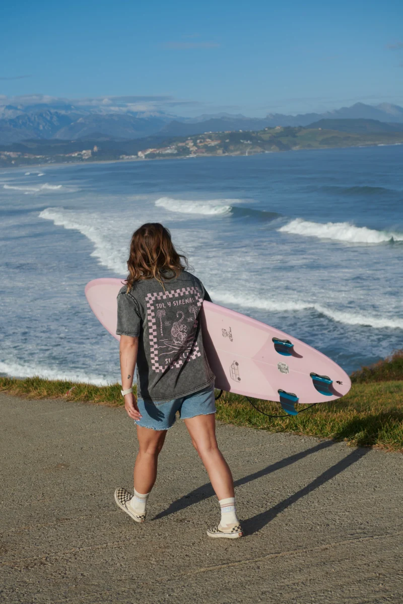 sol y sirenas surf club acid wash tee