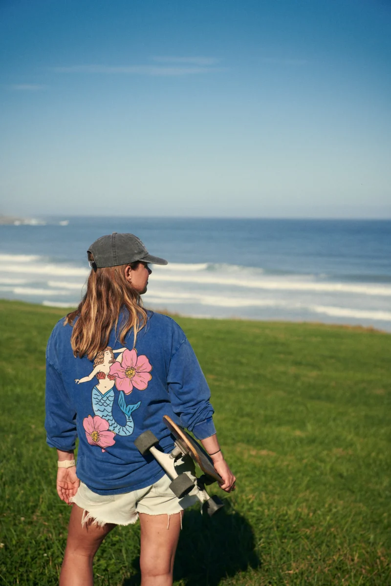 la sirena acid wash longsleeve