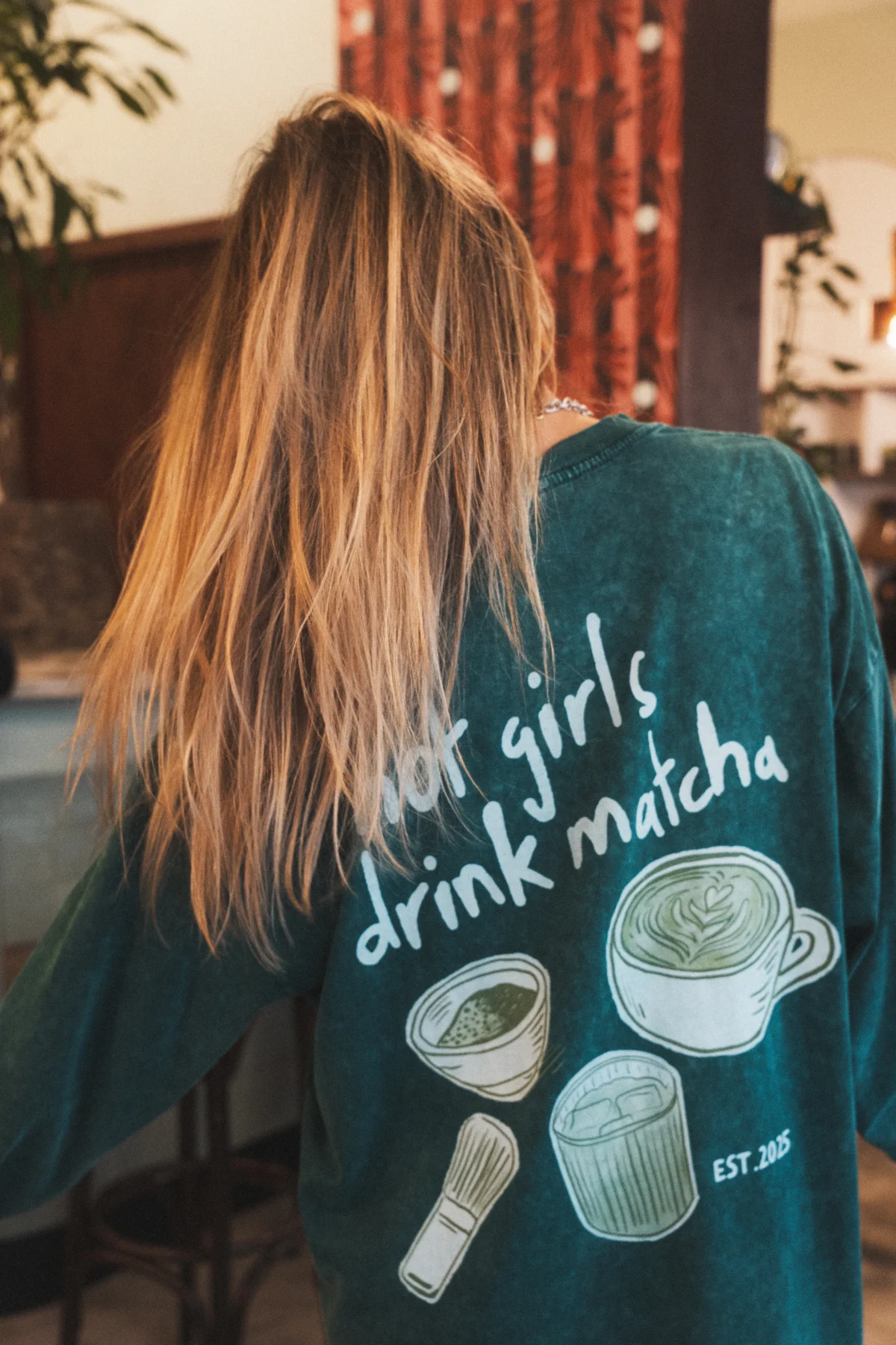 hot girls drink matcha acid wash longsleeve - obrazek 3